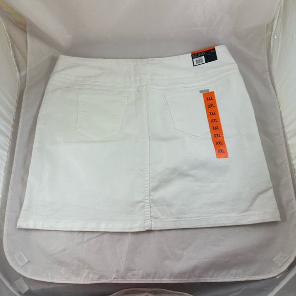 S.C. & CO XXL Skort White. - Picture 3 of 14